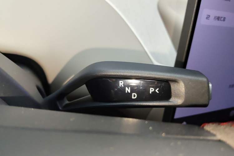 Used Xiaomi Auto YU7 2025 Ultra-Long Range High-Performance All-Wheel-Drive Max Edition Gear Lever