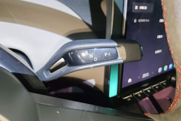 Used Xiaomi Auto YU7 2025 Ultra-Long Range High-Performance All-Wheel-Drive Max Edition Gear Lever