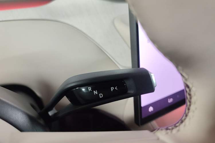 Used Xiaomi Auto YU7 2025 Ultra-Long Range High-Performance All-Wheel-Drive Max Edition Gear Lever