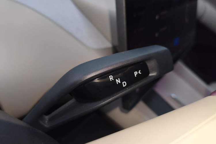 Used Xiaomi Auto YU7 2025 Ultra-Long Range High-Performance All-Wheel-Drive Max Edition Gear Lever