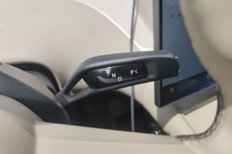 Used Xiaomi Auto YU7 2025 Ultra-Long Range Rear-Wheel Drive Version Gear Lever