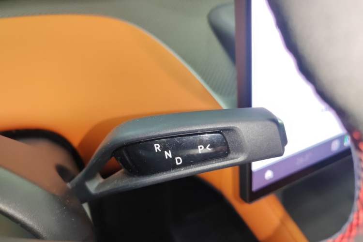 Used Xiaomi Auto YU7 2025 Ultra-Long Range High-Performance All-Wheel-Drive Max Edition Gear Lever
