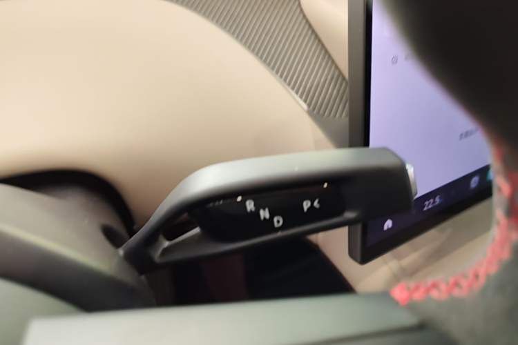 Used Xiaomi Auto YU7 2025 Ultra-Long Range High-Performance All-Wheel-Drive Max Edition Gear Lever