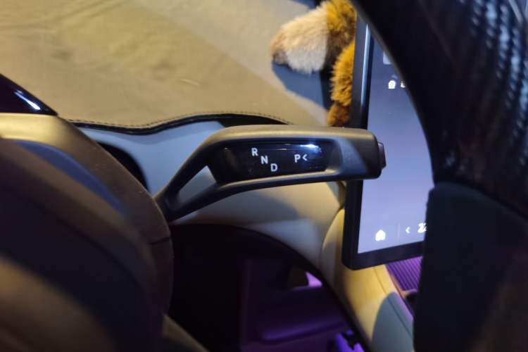 Used Xiaomi Auto YU7 2025 Ultra-Long Range High-Performance All-Wheel-Drive Max Edition Gear Lever