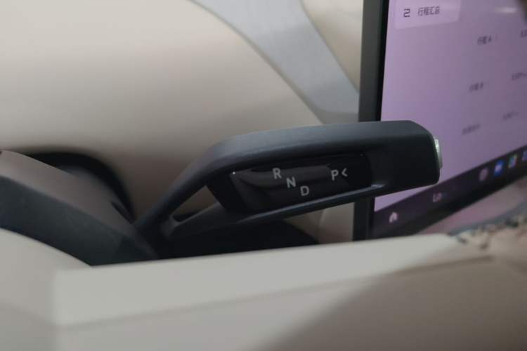 Used Xiaomi Auto YU7 2025 Ultra-Long Range High-Performance All-Wheel-Drive Max Edition Gear Lever