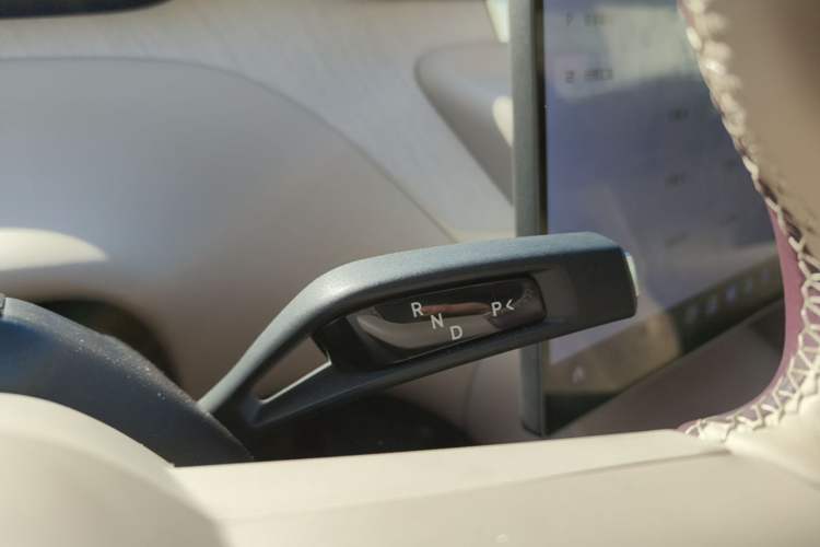 Used Xiaomi Auto YU7 2025 Ultra-Long Range High-Performance All-Wheel-Drive Max Edition Gear Lever