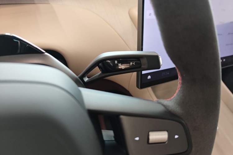 Used Xiaomi Auto YU7 2025 Ultra-Long Range High-Performance All-Wheel-Drive Max Edition Gear Lever