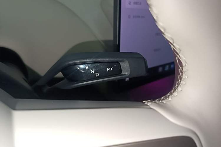 Used Xiaomi Auto YU7 2025 Ultra-Long Range High-Performance All-Wheel-Drive Max Edition Gear Lever