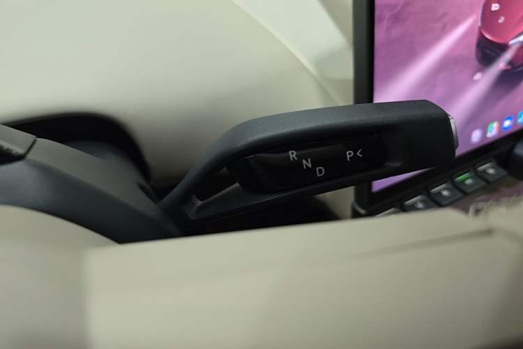Used Xiaomi Auto YU7 2025 Ultra-Long Range High-Performance All-Wheel-Drive Max Edition Gear Lever