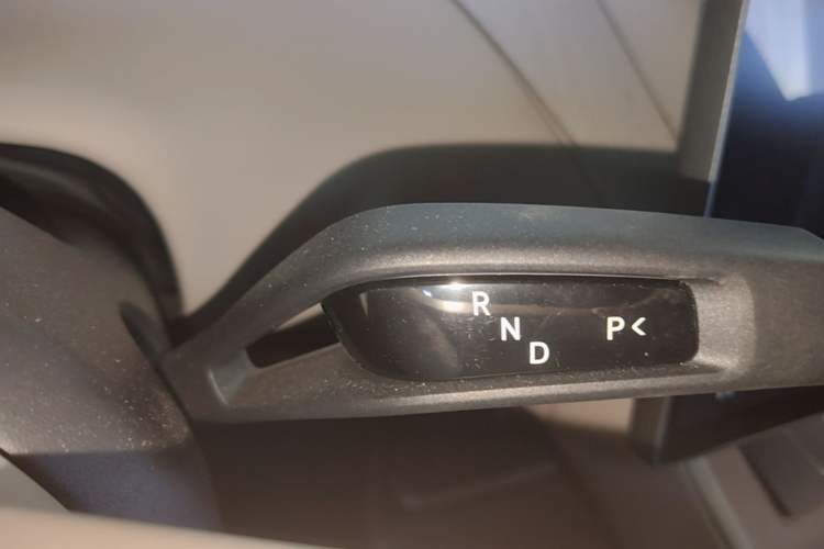 Used Xiaomi Auto YU7 2025 Ultra-Long Range High-Performance All-Wheel-Drive Max Edition Gear Lever