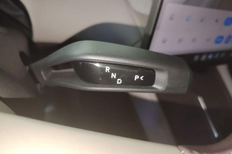Used Xiaomi Auto YU7 2025 Ultra-Long Range Rear-Wheel Drive Version Gear Lever