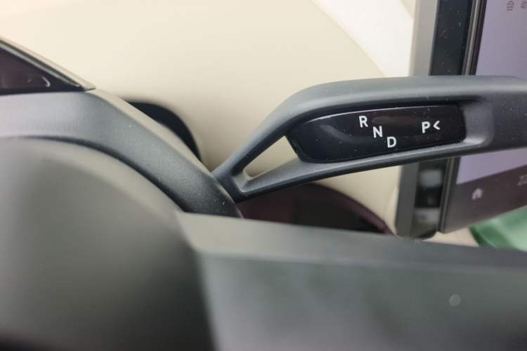 Used Xiaomi Auto YU7 2025 Ultra-Long Range High-Performance All-Wheel-Drive Max Edition Gear Lever