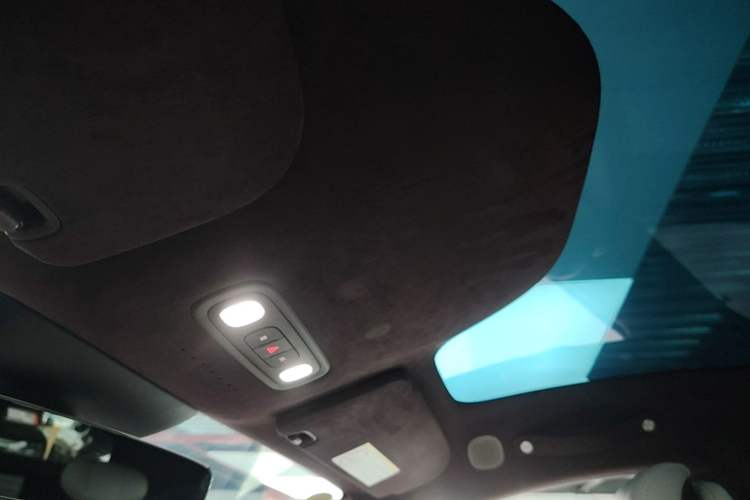 Used Xiaomi Auto YU7 2025 Ultra-Long Range High-Performance All-Wheel-Drive Max Edition Headliner