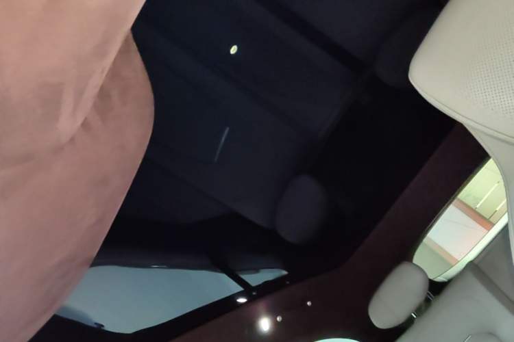Used Xiaomi Auto YU7 2025 Ultra-Long Range High-Performance All-Wheel-Drive Max Edition Headliner