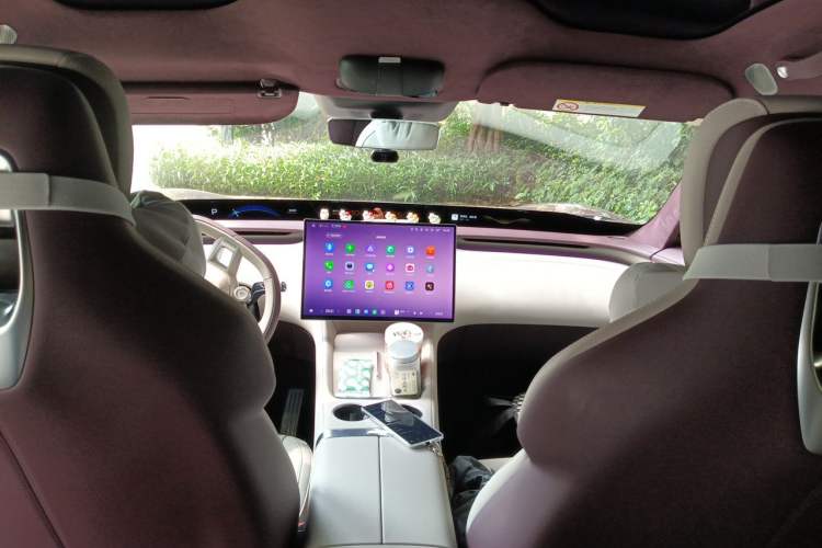 Used Xiaomi Auto YU7 2025 Ultra-Long Range High-Performance All-Wheel-Drive Max Edition Headliner