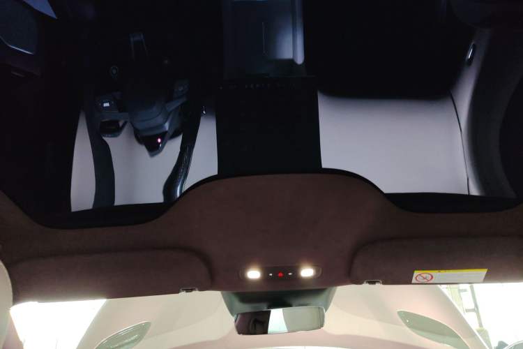 Used Xiaomi Auto YU7 2025 Ultra-Long Range High-Performance All-Wheel-Drive Max Edition Headliner