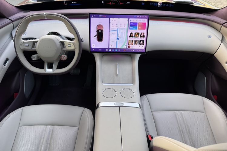 Used Xiaomi Auto YU7 2025 Ultra-Long Range High-Performance All-Wheel-Drive Max Edition Interior 1