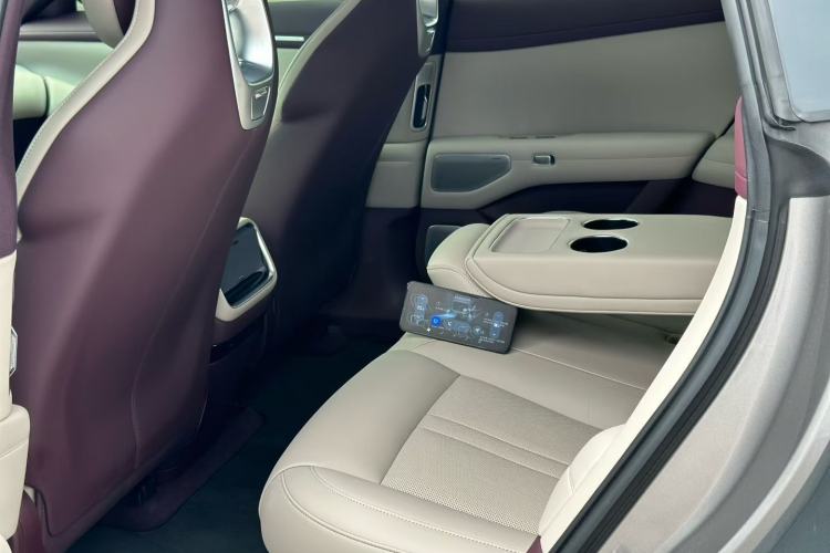 Used Xiaomi Auto YU7 2025 Ultra-Long Range Rear-Wheel Drive Version Interior 1
