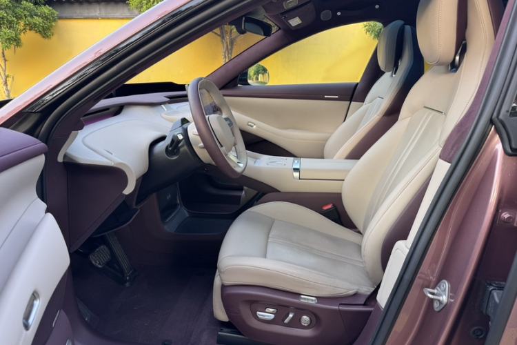 Used Xiaomi Auto YU7 2025 Ultra-Long Range High-Performance All-Wheel-Drive Max Edition Interior 2