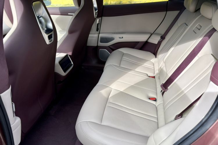 Used Xiaomi Auto YU7 2025 Ultra-Long Range High-Performance All-Wheel-Drive Max Edition Interior 2