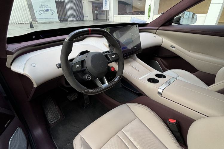 Used Xiaomi Auto YU7 2025 Ultra-Long Range High-Performance All-Wheel-Drive Max Edition Interior 3