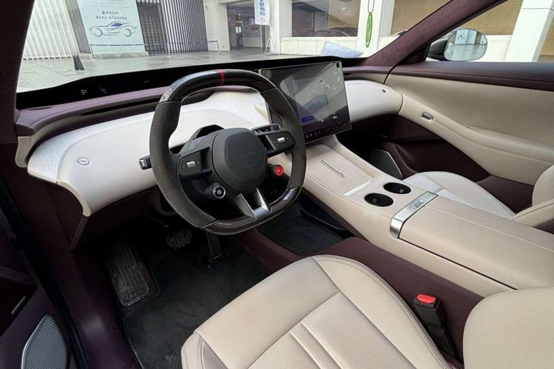 Used Xiaomi Auto YU7 2025 Ultra-Long Range High-Performance All-Wheel-Drive Max Edition Interior 3