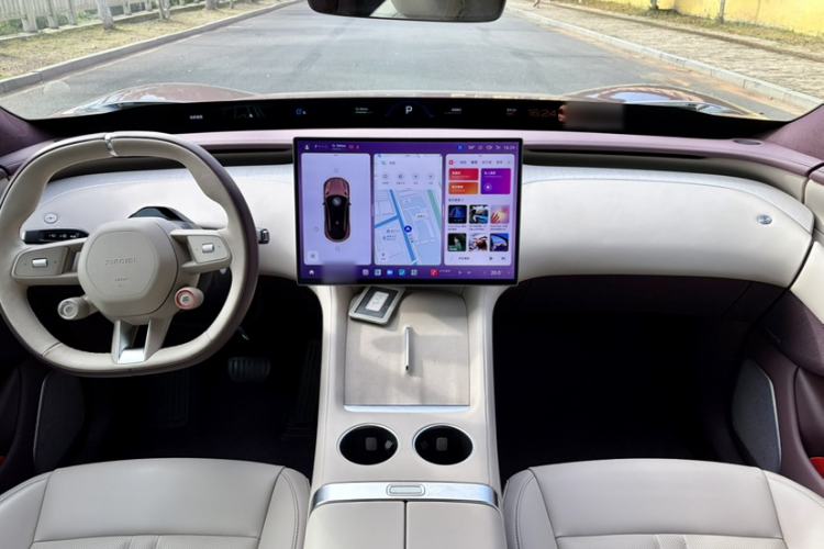 Used Xiaomi Auto YU7 2025 Ultra-Long Range High-Performance All-Wheel-Drive Max Edition Interior 3