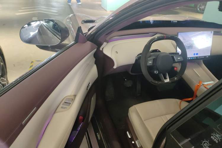 Used Xiaomi Auto YU7 2025 Ultra-Long Range High-Performance All-Wheel-Drive Max Edition Interior 3