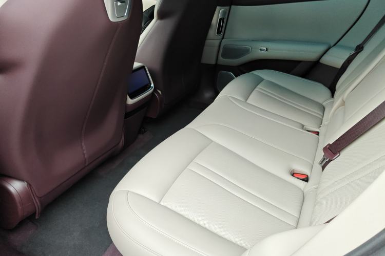 Used Xiaomi Auto YU7 2025 Ultra-Long Range High-Performance All-Wheel-Drive Max Edition Interior 4