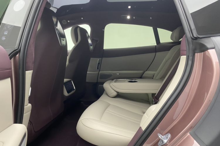 Used Xiaomi Auto YU7 2025 Ultra-Long Range High-Performance All-Wheel-Drive Max Edition Interior 4