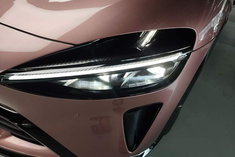 Used Xiaomi Auto YU7 2025 Ultra-Long Range High-Performance All-Wheel-Drive Max Edition Left Front Headlight