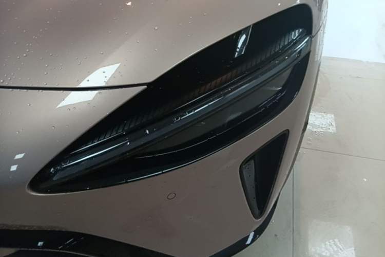 Used Xiaomi Auto YU7 2025 Ultra-Long Range High-Performance All-Wheel-Drive Max Edition Left Front Headlight