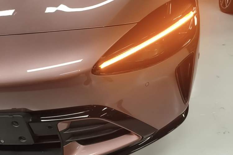 Used Xiaomi Auto YU7 2025 Ultra-Long Range High-Performance All-Wheel-Drive Max Edition Left Front Headlight