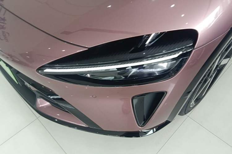 Used Xiaomi Auto YU7 2025 Ultra-Long Range High-Performance All-Wheel-Drive Max Edition Left Front Headlight