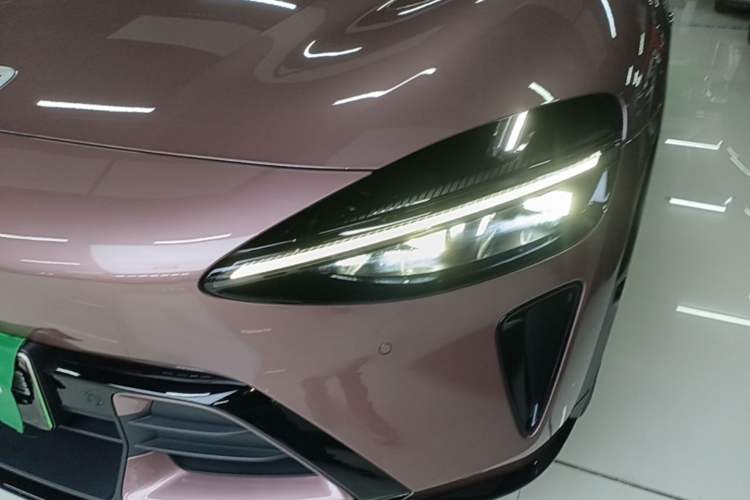 Used Xiaomi Auto YU7 2025 Ultra-Long Range High-Performance All-Wheel-Drive Max Edition Left Front Headlight
