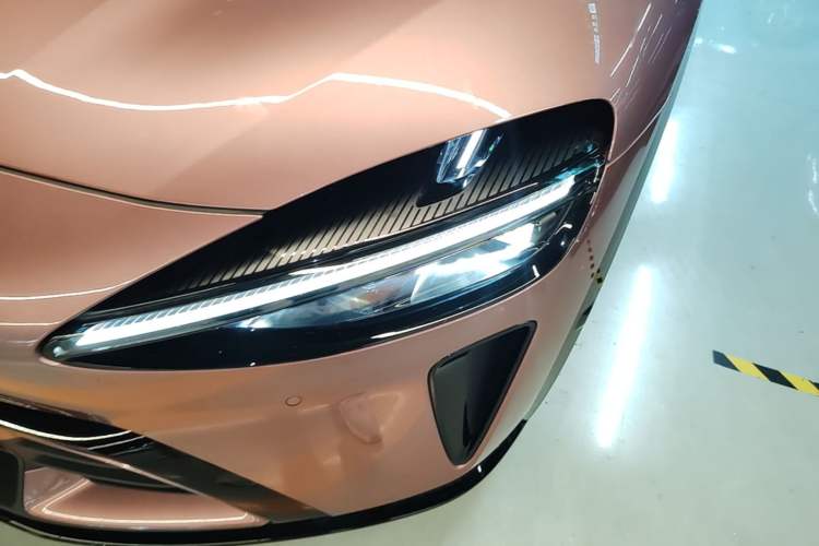 Used Xiaomi Auto YU7 2025 Ultra-Long Range High-Performance All-Wheel-Drive Max Edition Left Front Headlight