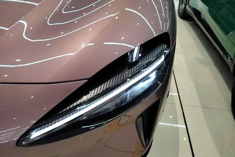 Used Xiaomi Auto YU7 2025 Ultra-Long Range High-Performance All-Wheel-Drive Max Edition Left Front Headlight