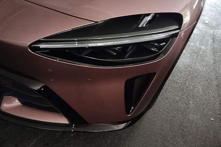 Used Xiaomi Auto YU7 2025 Ultra-Long Range High-Performance All-Wheel-Drive Max Edition Left Front Headlight