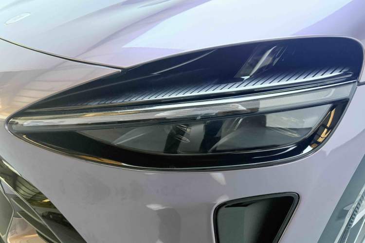 Used Xiaomi Auto YU7 2025 Ultra-Long Range Rear-Wheel Drive Version Left Front Headlight