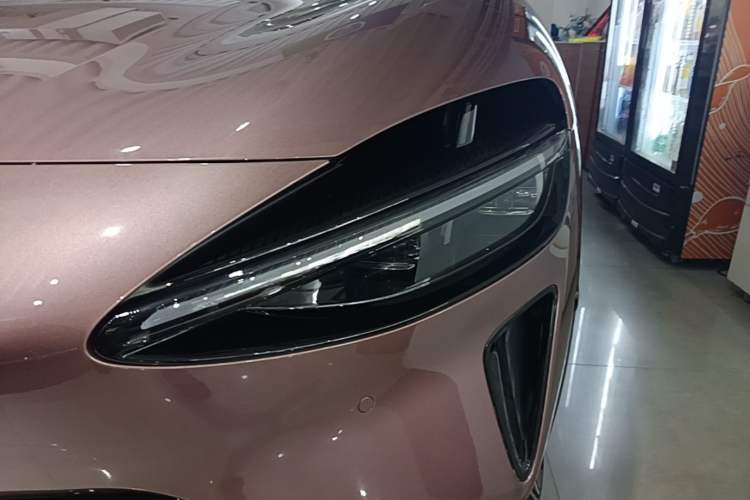 Used Xiaomi Auto YU7 2025 Ultra-Long Range High-Performance All-Wheel-Drive Max Edition Left Front Headlight