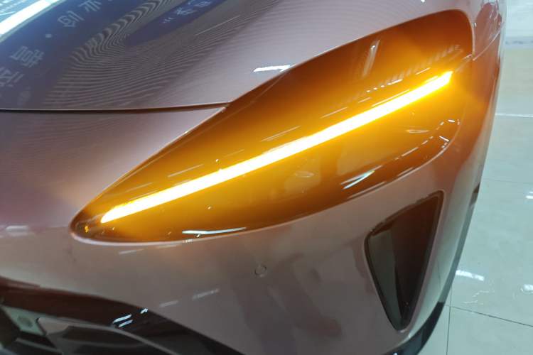 Used Xiaomi Auto YU7 2025 Ultra-Long Range High-Performance All-Wheel-Drive Max Edition Left Front Headlight