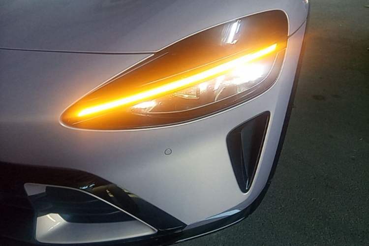 Used Xiaomi Auto YU7 2025 Ultra-Long Range High-Performance All-Wheel-Drive Max Edition Left Front Headlight