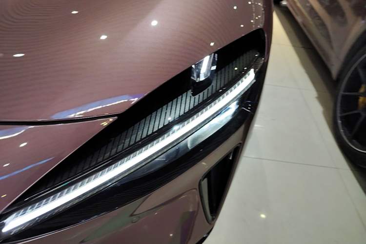 Used Xiaomi Auto YU7 2025 Ultra-Long Range High-Performance All-Wheel-Drive Max Edition Left Front Headlight