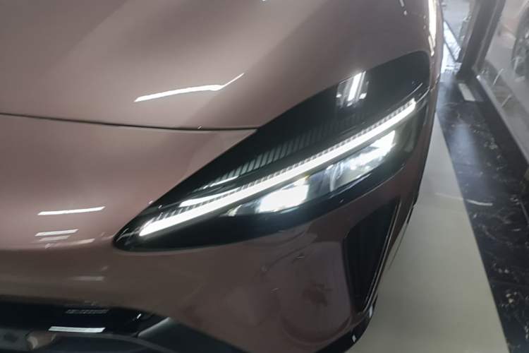 Used Xiaomi Auto YU7 2025 Ultra-Long Range High-Performance All-Wheel-Drive Max Edition Left Front Headlight