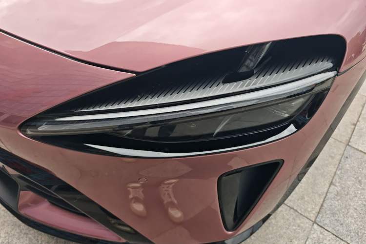 Used Xiaomi Auto YU7 2025 Ultra-Long Range High-Performance All-Wheel-Drive Max Edition Left Front Headlight