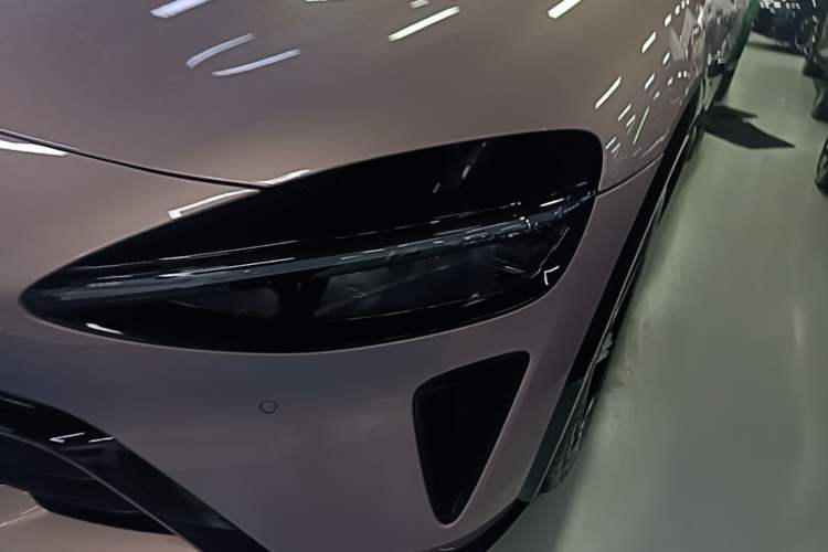 Used Xiaomi Auto YU7 2025 Ultra-Long Range High-Performance All-Wheel-Drive Max Edition Left Front Headlight