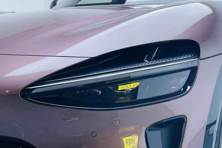 Used Xiaomi Auto YU7 2025 Ultra-Long Range High-Performance All-Wheel-Drive Max Edition Left Front Headlight