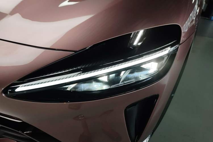 Used Xiaomi Auto YU7 2025 Ultra-Long Range High-Performance All-Wheel-Drive Max Edition Left Front Headlight