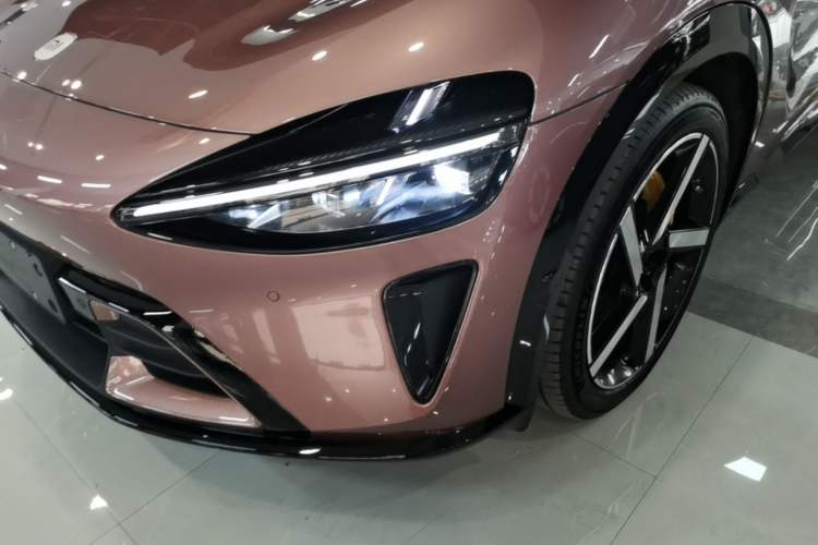 Used Xiaomi Auto YU7 2025 Ultra-Long Range High-Performance All-Wheel-Drive Max Edition Left Front Headlight