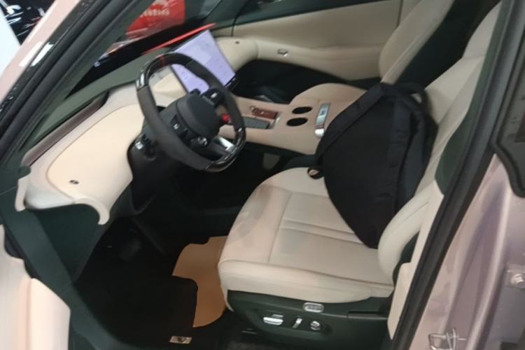 Used Xiaomi Auto YU7 2025 Ultra-Long Range High-Performance All-Wheel-Drive Max Edition Left Front Seat